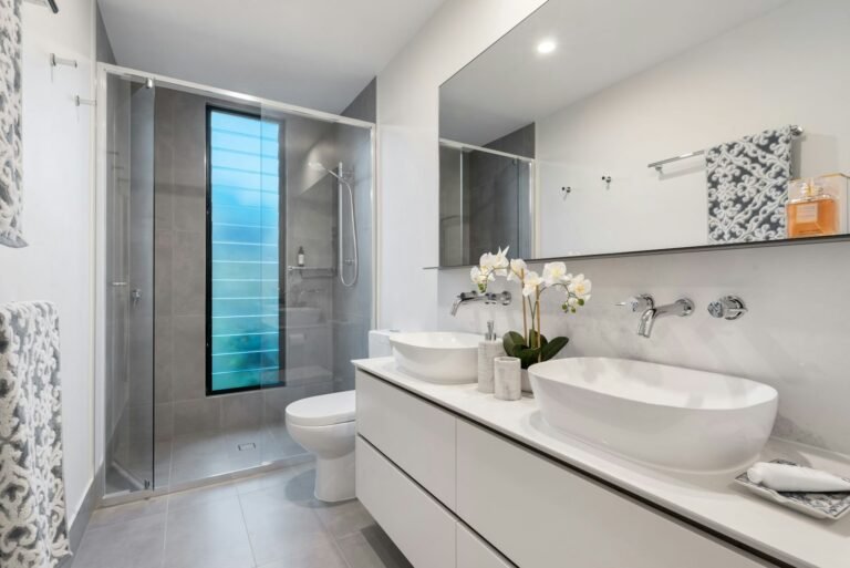 Bathroom sink with a mirror